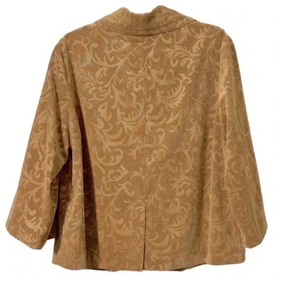 R-Q- T  jacket size 1X exudes a timeless charm with its floral design. - Picture 3 of 4